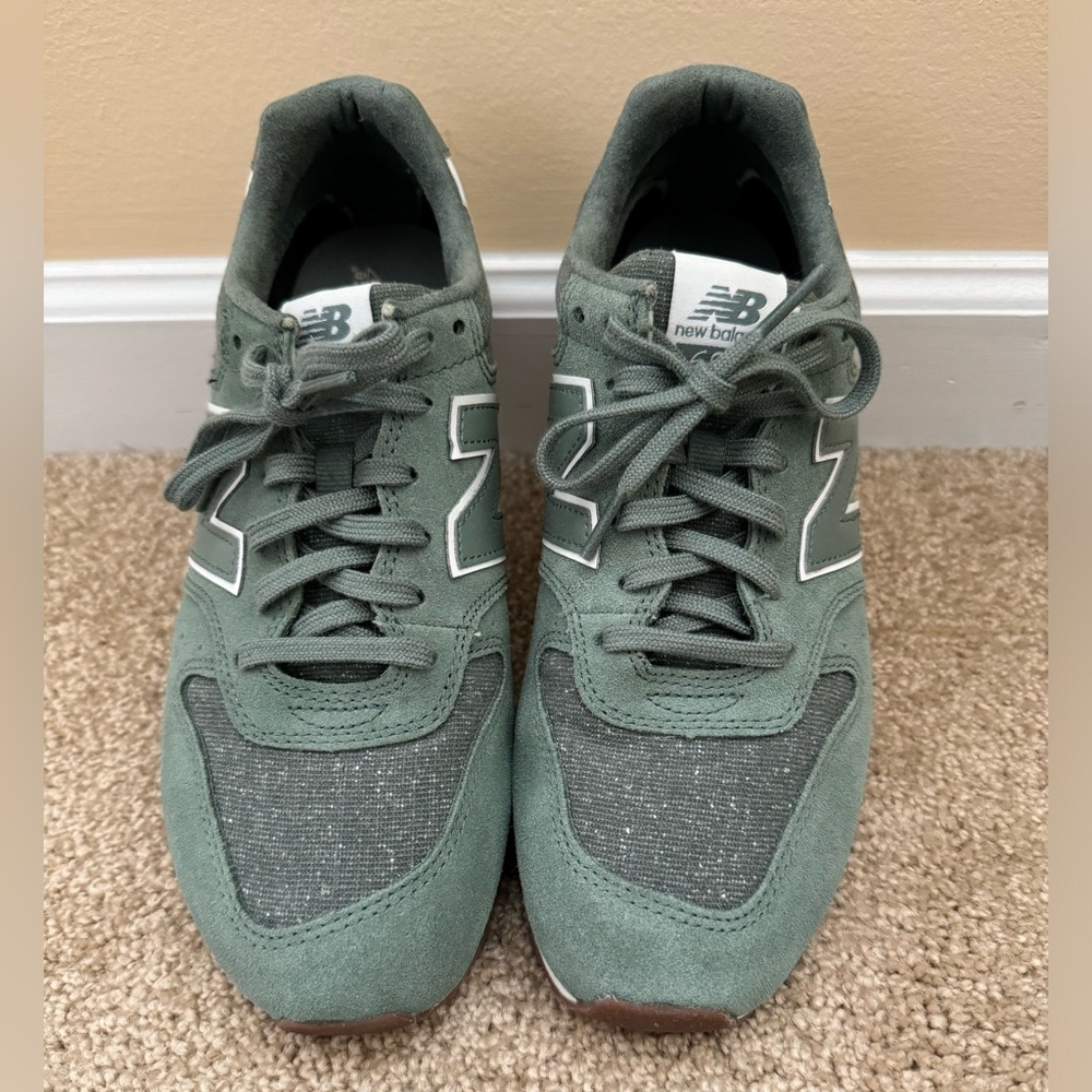 New Balance 696 Green Women's Size 9 Sneakers